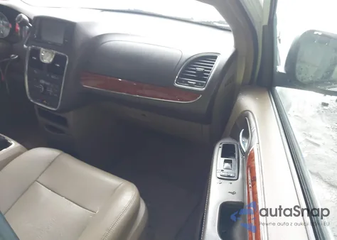 2015 Chrysler Town & Country Touring z USA, uszkodzony, nr VIN 2C4RC1BGXFR661886